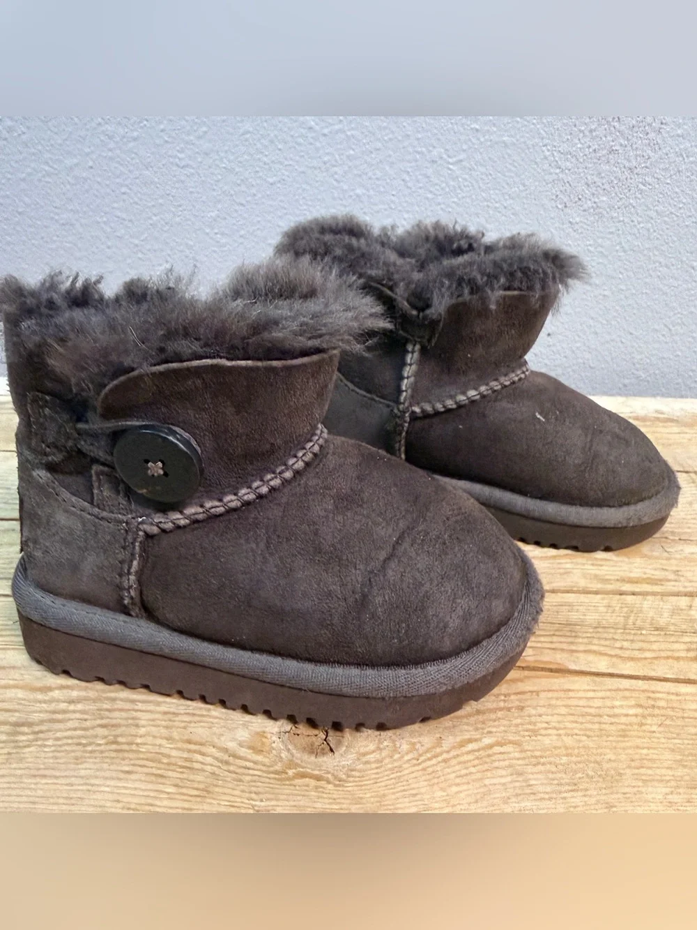 Girls UGG warm cozy boots size US 6